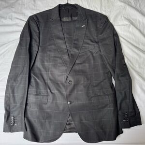 Lot of 4 Suits - Hugo Boss, Paul Betenly, Sarar, Abito